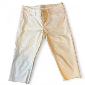 Seven7 Bright White Denim Capris with cute pocket stitching